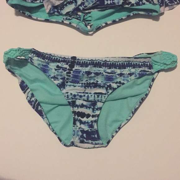 Cute swim suit!! - Picture 2 of 8